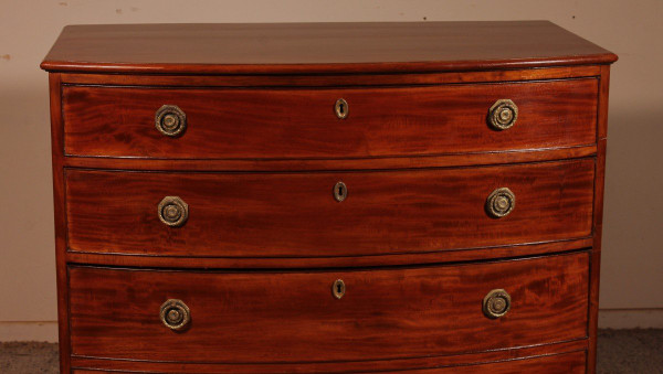 Commode Bombée Circa 1800 En Acajou