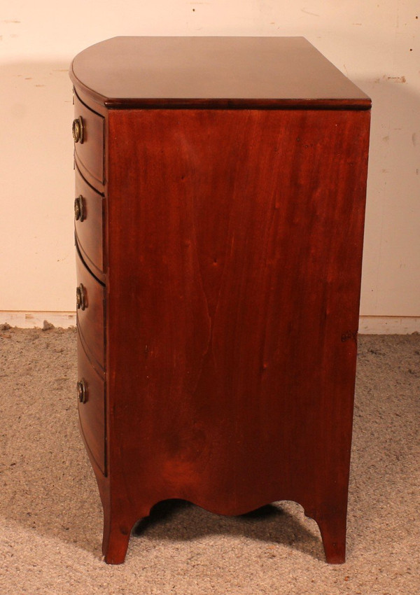 Commode Bombée Circa 1800 En Acajou