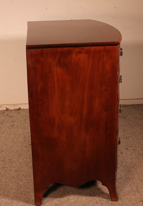 Commode Bombée Circa 1800 En Acajou