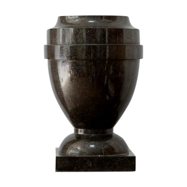 Vaso a urna in marmo nero.