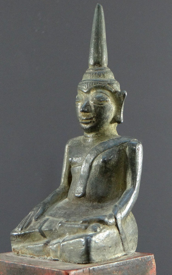 Laos, inizio XIX secolo o precedente, statua di Buddha in bronzo.