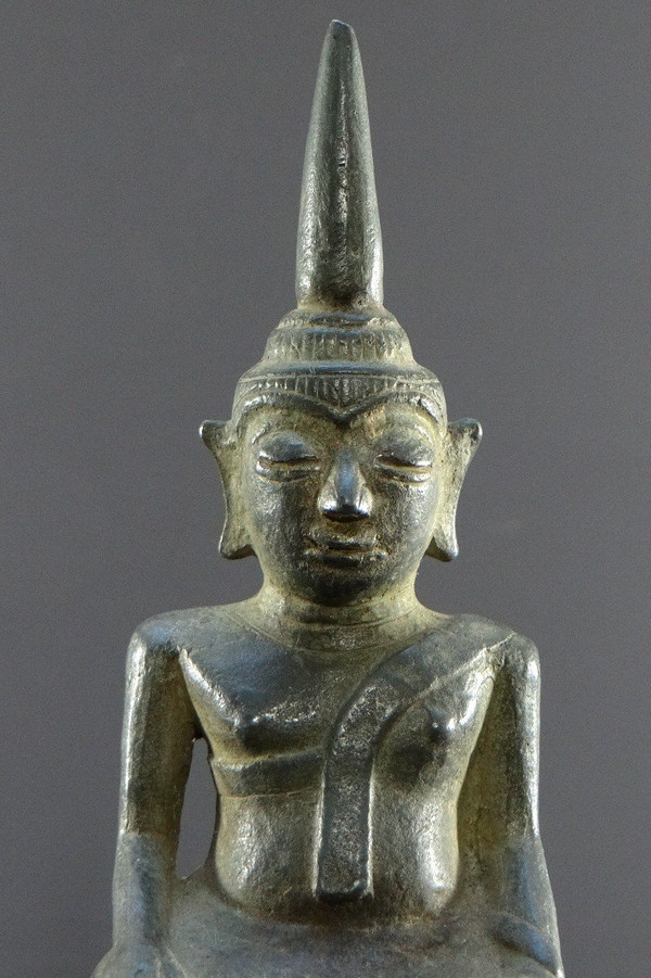 Laos, inizio XIX secolo o precedente, statua di Buddha in bronzo.