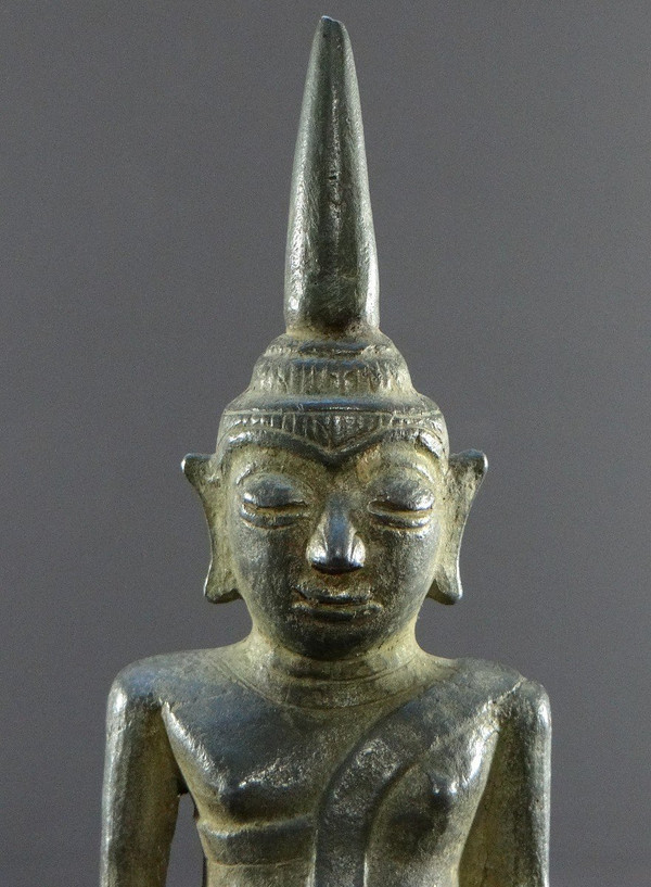 Laos, inizio XIX secolo o precedente, statua di Buddha in bronzo.