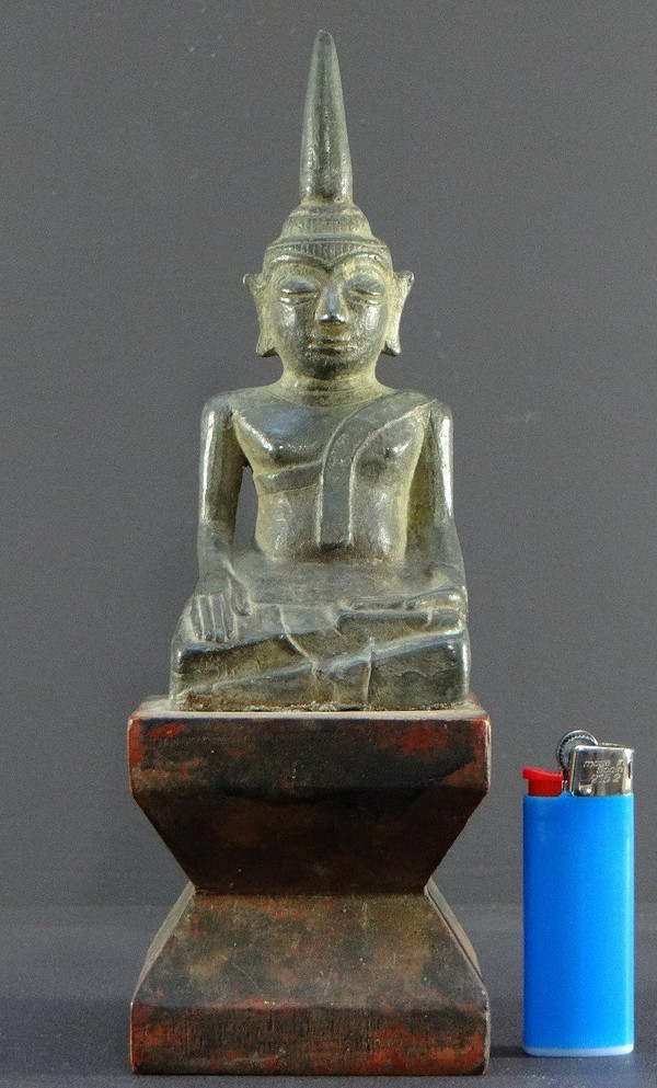 Laos, inizio XIX secolo o precedente, statua di Buddha in bronzo.