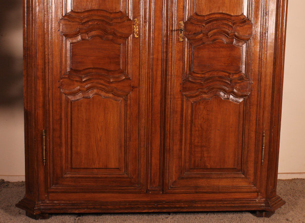 Importante Armoire Namuroise Louis XIV