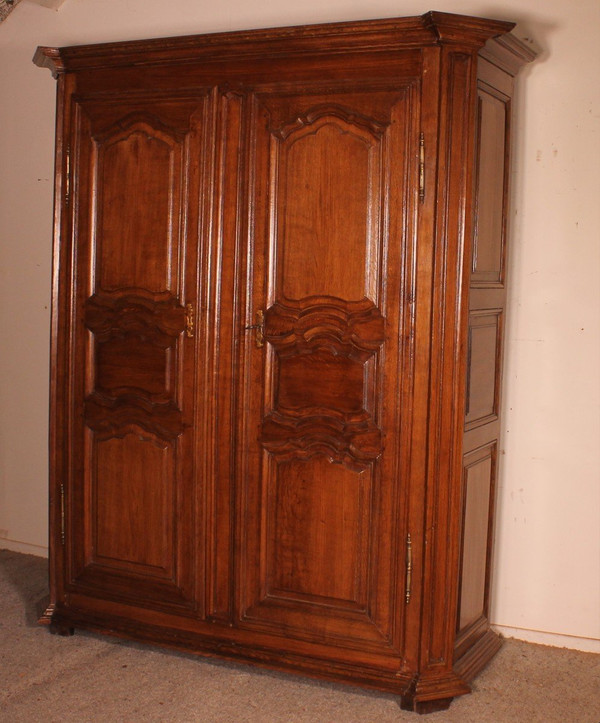 Importante Armoire Namuroise Louis XIV