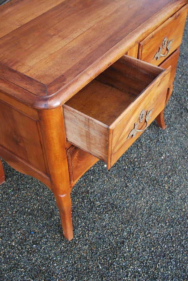 Commode Sauteuse En Noyer D époque Louis XV