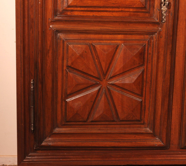 Façade De Placard En Noyer Louis XIII Croix De Malte-17° Siècle
