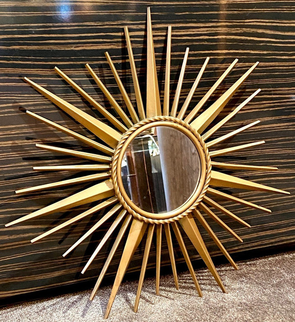 France, Années 1960, Miroir En Métal Doré De La Maison Chaty à Vallauris.