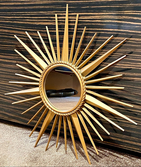 France, Années 1960, Miroir En Métal Doré De La Maison Chaty à Vallauris.