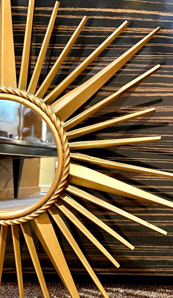 France, Années 1960, Miroir En Métal Doré De La Maison Chaty à Vallauris.