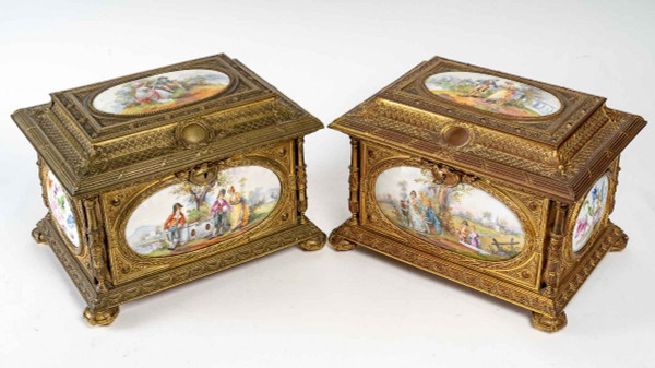 Importante Paire De Coffrets A Bijoux En Bronze Doré Et Plaques En Porcelaine XIXème Siècle