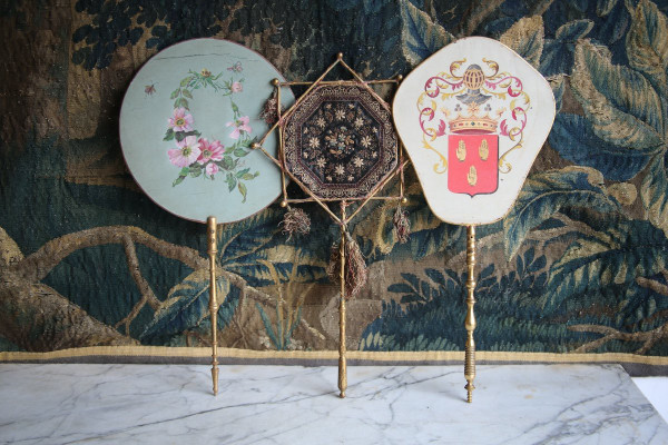 Pair of round hand screens, painting on silk signed LB, 19th century