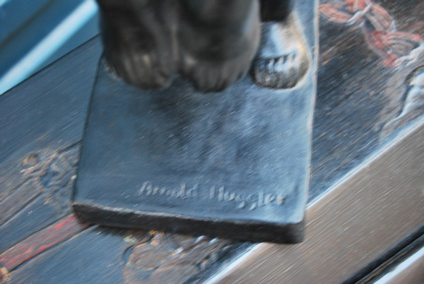 Scultura in bronzo, orso D da Arnold Huggler