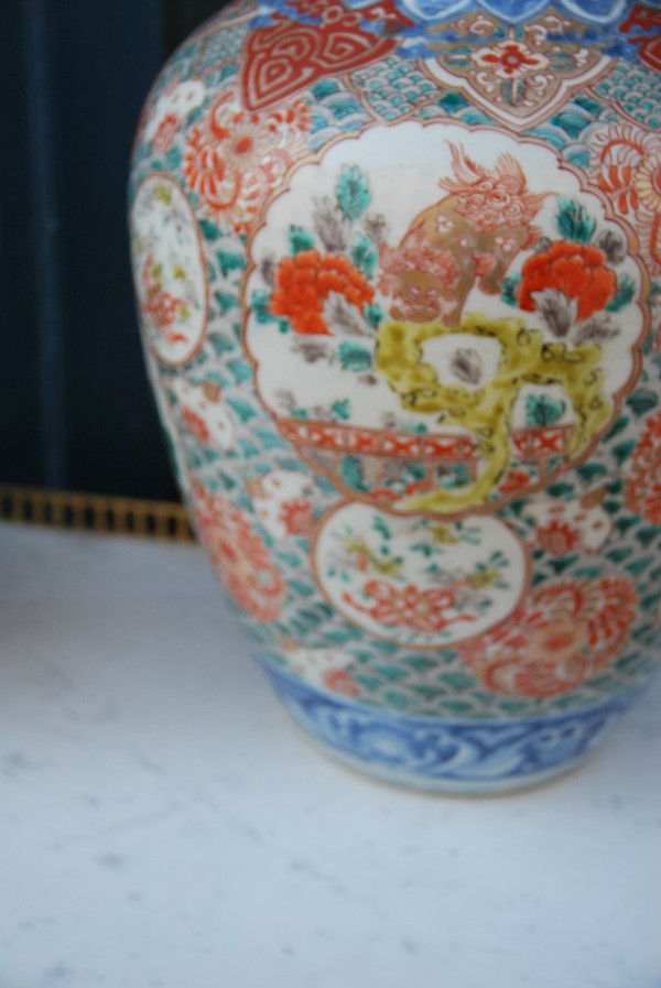 Pair De Potiche En Porcelaine Polychrome