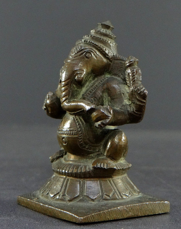 Inde, XIXème Siècle, Ancienne Petite Statue De Ganesh En Bronze.