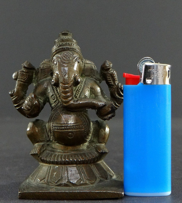 Inde, XIXème Siècle, Ancienne Petite Statue De Ganesh En Bronze.