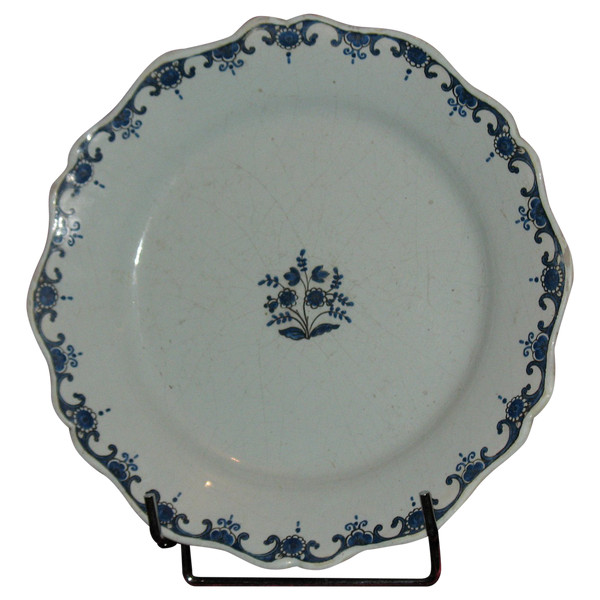 Lille earthenware plate, early 18th century, floral design