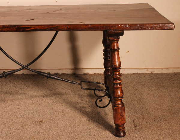 Table Espagnol Du 17° Siècle En Chêne Et Châtaignier