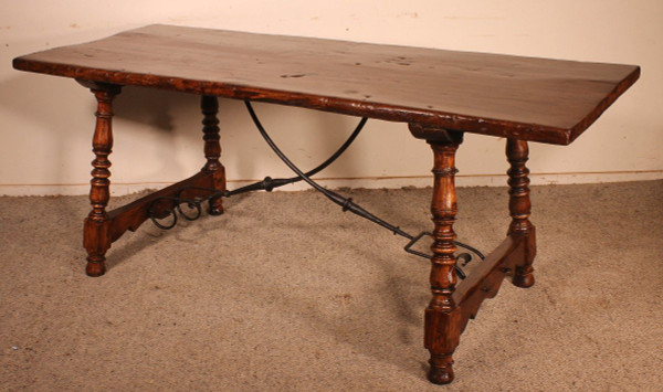 Table Espagnol Du 17° Siècle En Chêne Et Châtaignier