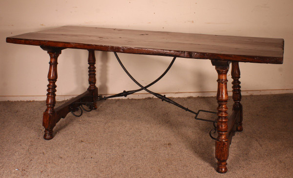 Table Espagnol Du 17° Siècle En Chêne Et Châtaignier