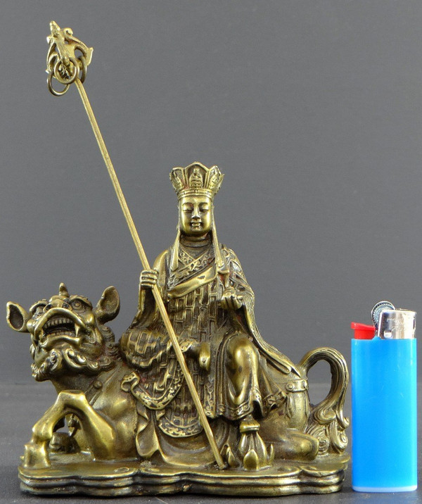 Giappone, XIX secolo, Gruppo in bronzo Bodhisattva Ksitigarbha seduto su un Kirin.