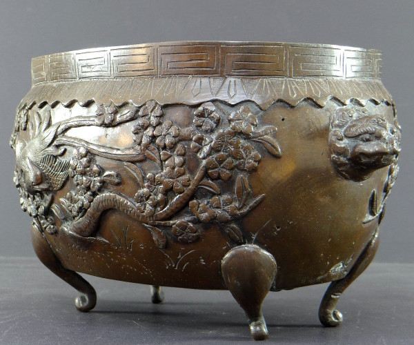 Vietnam or South China, 19th century, Important Bronze incense burner with Phoenix decoration.