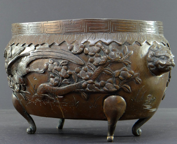 Vietnam or South China, 19th century, Important Bronze incense burner with Phoenix decoration.