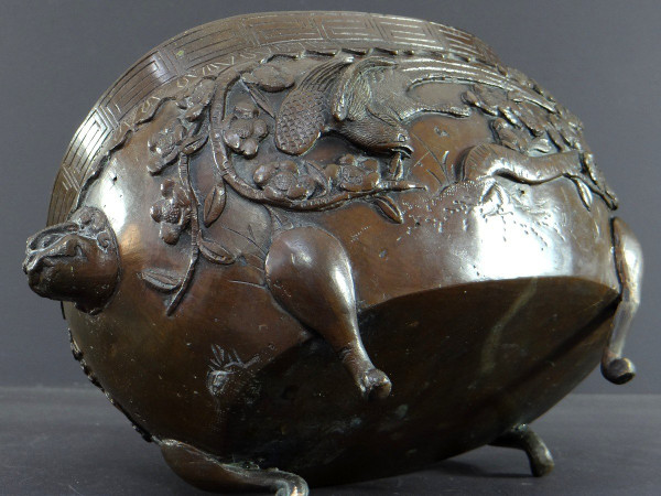 Vietnam or South China, 19th century, Important Bronze incense burner with Phoenix decoration.