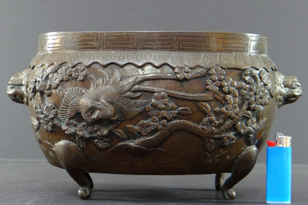 Vietnam or South China, 19th century, Important Bronze incense burner with Phoenix decoration.