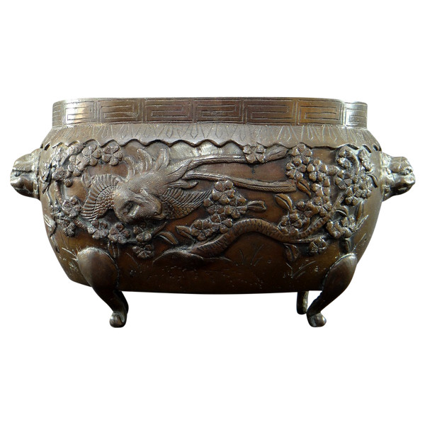 Vietnam or South China, 19th century, Important Bronze incense burner with Phoenix decoration.