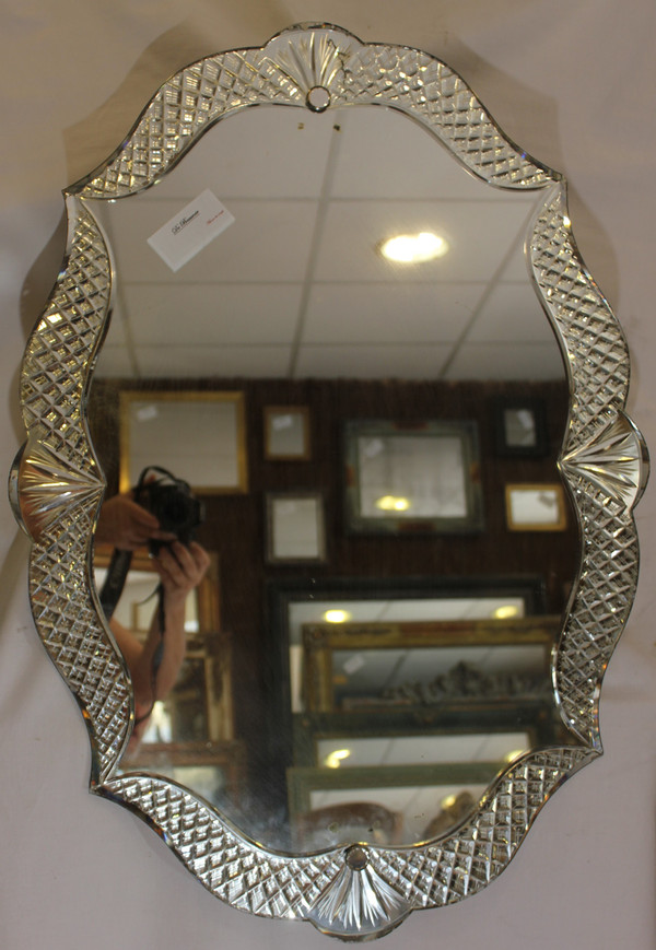 Miroir Moderniste , Verre Taillé 56 X 81 Cm