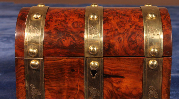 19th Century Burl Walnut Tea Box / Box