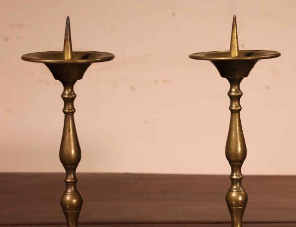 Coppia di piccoli candelieri in bronzo - XVIII secolo
