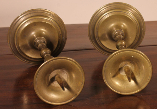 Coppia di piccoli candelieri in bronzo - XVIII secolo