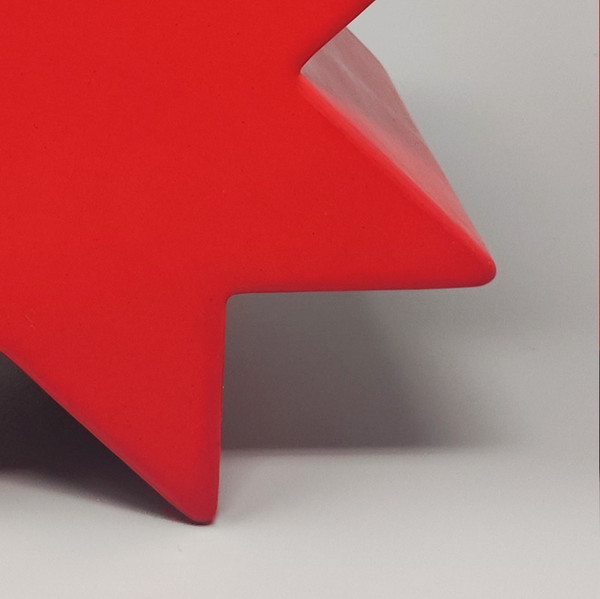 1980 Magnifique vase rouge "Hsing" par Ettore Sottsass. Fabriqué en Italie