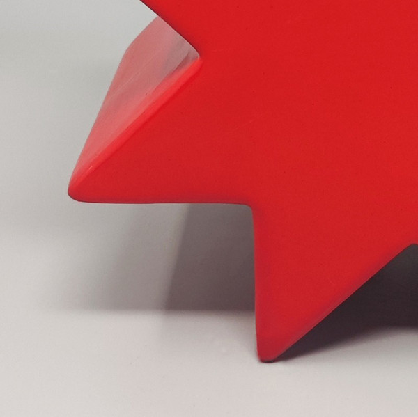 1980 Magnifique vase rouge "Hsing" par Ettore Sottsass. Fabriqué en Italie