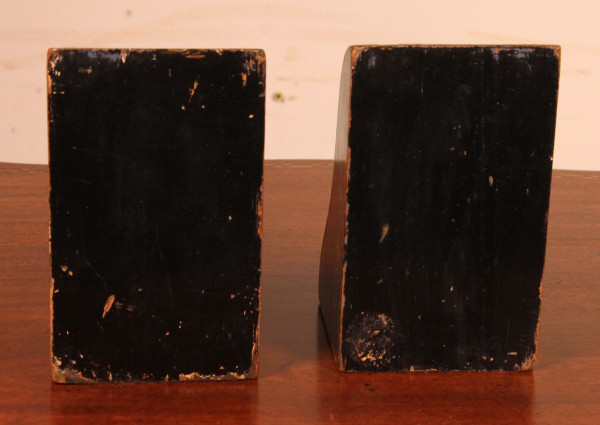 Paire De Serres Livres En En Laque Dorée Et Polychrome