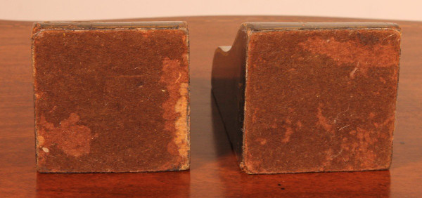 Paire De Serres Livres En En Laque Dorée Et Polychrome