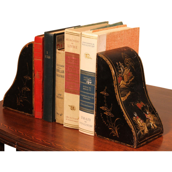 Paire De Serres Livres En En Laque Dorée Et Polychrome