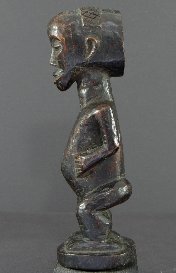 Repubblica Democratica Del Congo, Popolo Luba, Anni '60, Figura Di Antenato In Legno Intagliato.