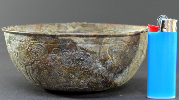 Arte Islamica, XV-XVI Secolo, Coppa in Bronzo Decoro Martellato.