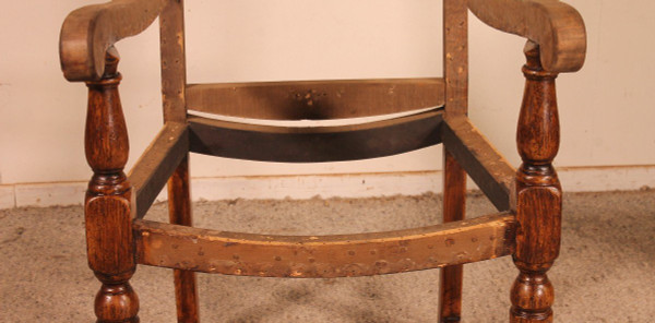 18th Century English Armchair In Oak