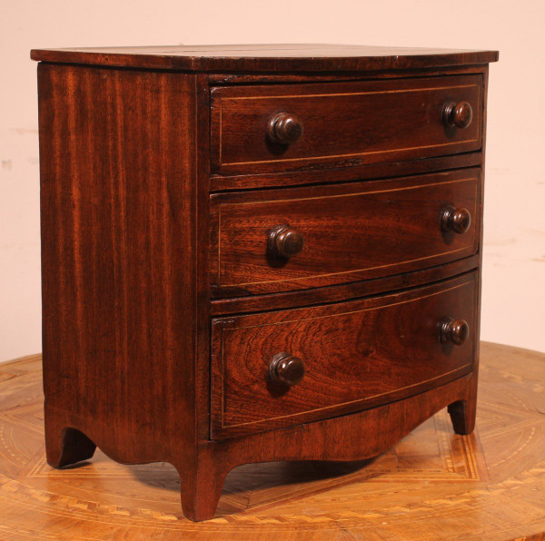 Commode De Maitrise Bombée En  Acajou Du 19° Siècle