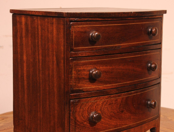 Commode De Maitrise Bombée En  Acajou Du 19° Siècle