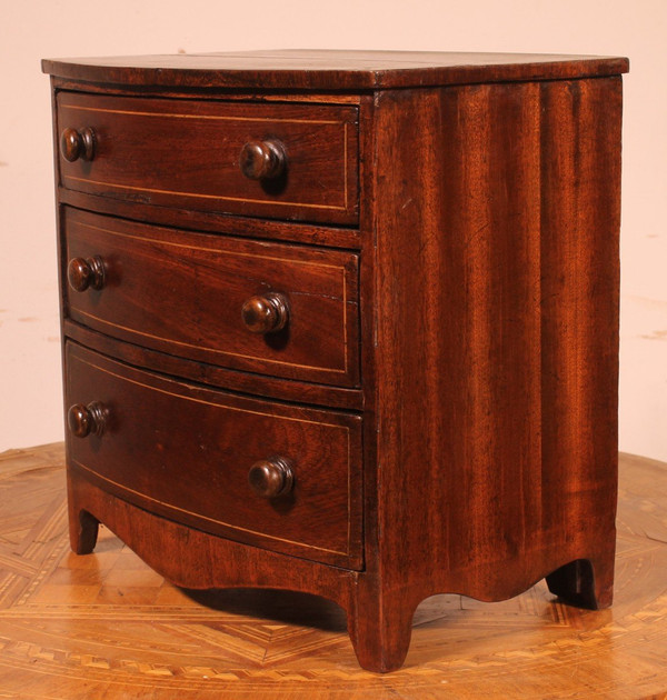 Commode De Maitrise Bombée En  Acajou Du 19° Siècle