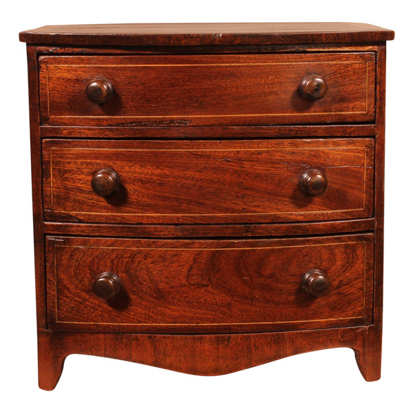 Commode De Maitrise Bombée En  Acajou Du 19° Siècle