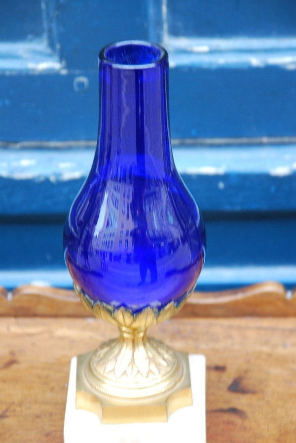 Vase En Verre Bleu Royal Du Creusot , époque Louis XVI