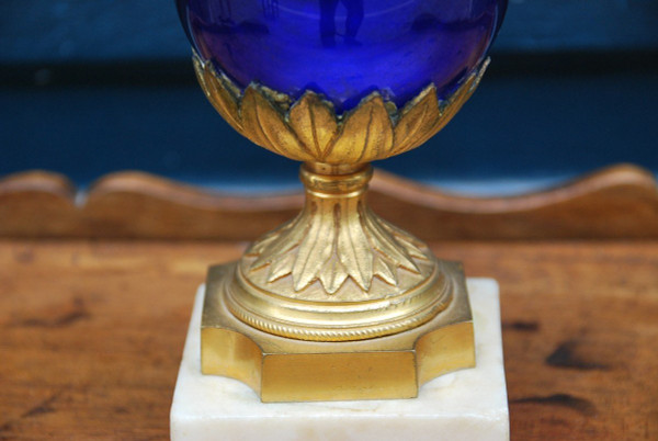 Vase En Verre Bleu Royal Du Creusot , époque Louis XVI