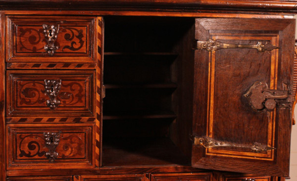Cabinet Forêt Noir Daté 1590